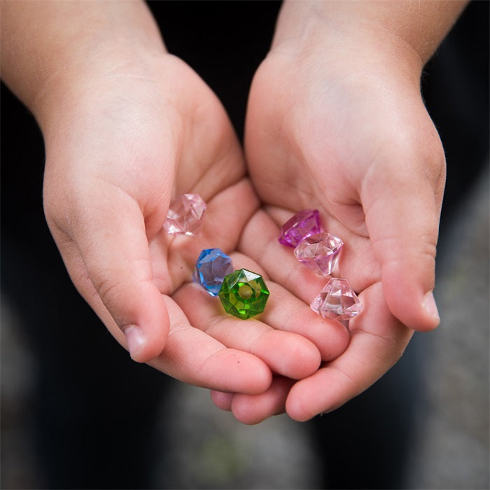 Aarrearkku jalokivillä