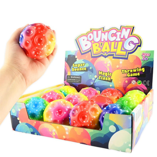 Korkealle pomppiva pallo