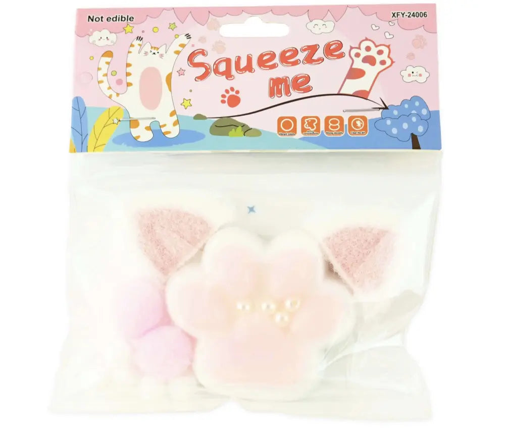 Kissan tassu jossa korvat